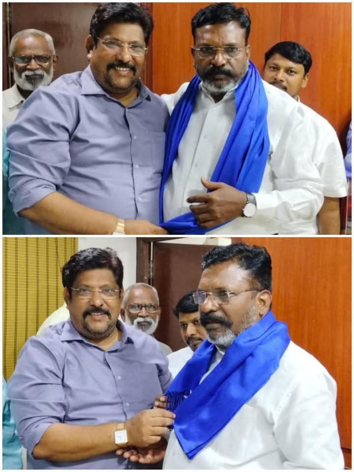 vck_dinesh's tweet image. #வியட்நாம்_இந்தியா_நட்புறவு_இயக்கம் சார்பில் நடைபெற்ற நிகழ்ச்சியில்
பங்கேற்று இன்று 26/12/2024-தாயகம் திரும்பிய துணைப் பொதுச் செயலாளர் திருப்போரூர் சட்டமன்ற உறுப்பினர் அண்ணன் எஸ்எஸ்.பாலாஜி அவர்கள் தலைவர் #எழுச்சித்தமிழர் அவர்களை நேரில் சந்தித்து வாழ்த்து பெற்றோர்
Vck SsBalaji Mla