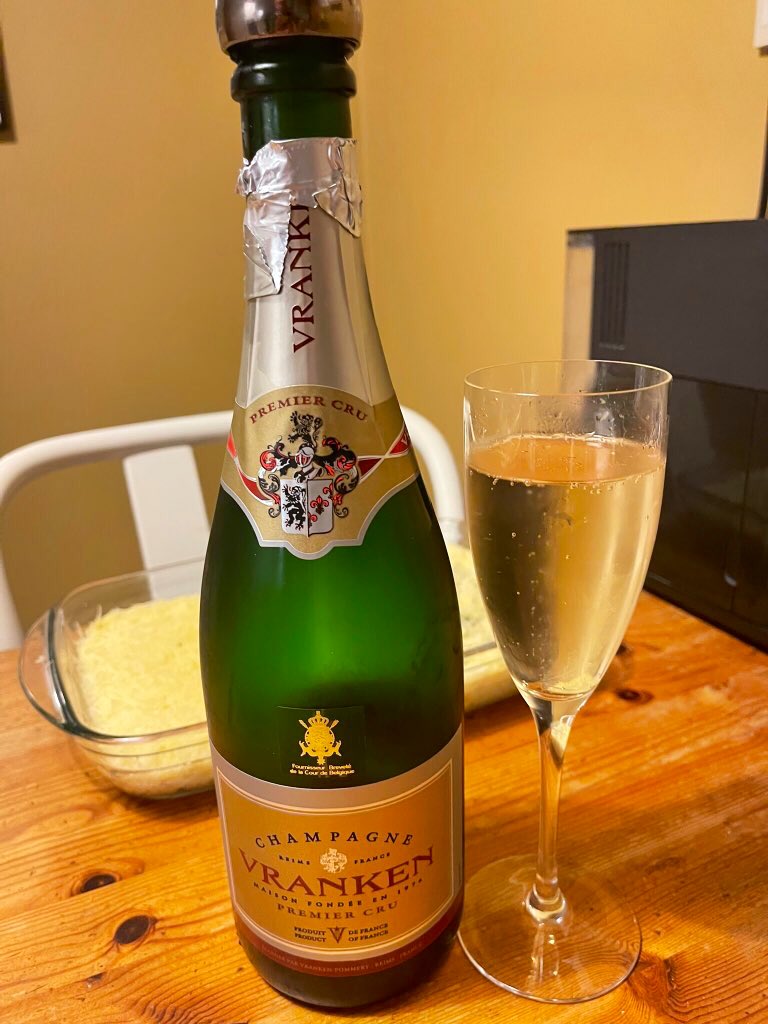joukesp's tweet photo. #ChristmasEve #ChristmasDinner #TuesdayDinner #Scallops #PastaArrabiata #Champagne #DeerRoast #Sides #Barolo
Pulled all registers! Deer roast just gone little too much. The rest was perfect!
Perfect apéritif Champagne paired w the scallop starter &amp; good ‘13 Barolo by Marrone. https://t.co/4V6K8QmhVy