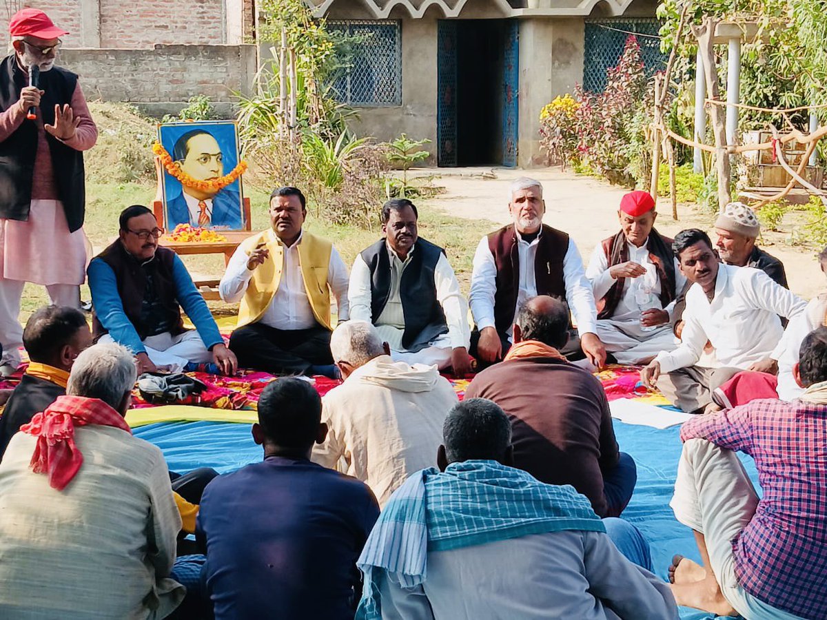 mlbharti_sp's tweet photo. समाजवादी पार्टी के राष्ट्रीय अध्यक्ष माननीय श्री अखिलेश यादव जी के आदेशानुसार बाबा साहब के सम्मान में पीडीए चर्चा कार्यक्रम बलिया विधानसभा के सेक्टर शिवपुर दियर में सम्पन्न हुआ ! https://t.co/bb7FyJMQi5