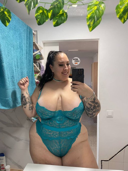Can I send you selfies like this… or take it off? https://t.co/zqNlWiq19Q