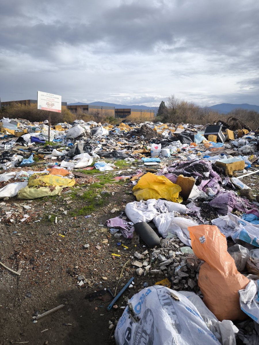 Chp belediyeciliği her yerde aynı. Çöp lağım koku.  <a href="/AydinBuyuksehir/">Aydın Büyükşehir Belediyesi</a> <a href="/OZLEM_CERCIOGLU/">Özlem ÇERÇİOĞLU</a> <a href="/csbgovtr/">T.C. Çevre, Şehircilik ve İklim Dğş. Bakanlığı</a>