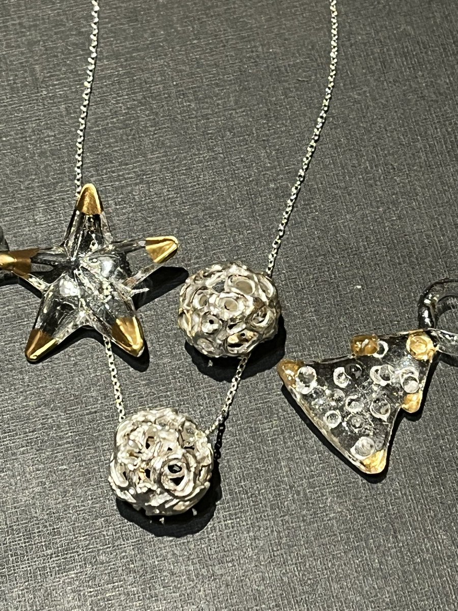 hhm_silver's tweet photo. 娘のお友達の赤ちゃんはプレゼント作りました。
軽いガラガラで２ヶ月でガラガラできたそうです
アートクレイシルバーは体験の方たちの初作品でーす。#アートクレイ
＃赤ちゃんスタイ
＃ハンドメイド https://t.co/KnSFdjgu3O