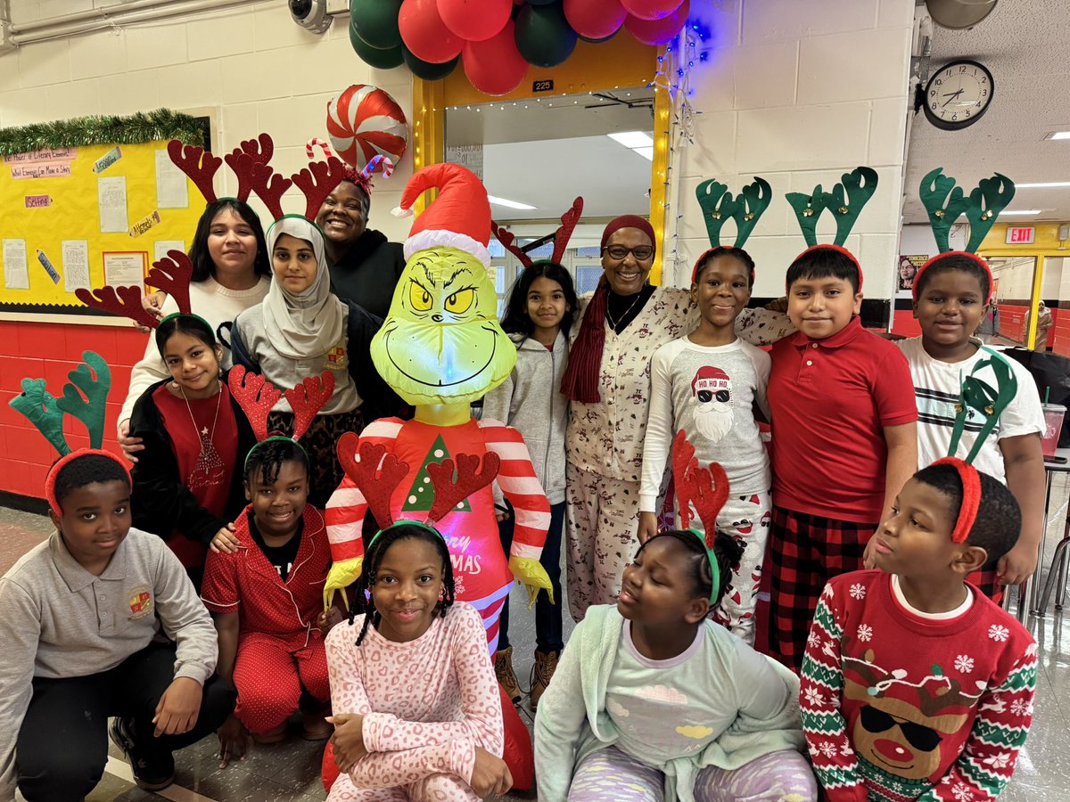 PS375Jackie's tweet photo. Dec the halls at JRS
Happy Holiday https://t.co/2CFkaiKPyF