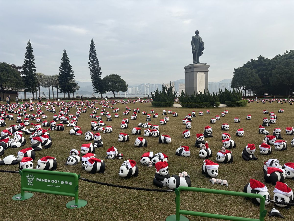 ElvisandElton's tweet image. #Pandafest 🐼 GoPanda, lucky to catch the last day today🖤🤍🐼🐼🐼🐼🐼🐼Victoria Harbour 🇭🇰