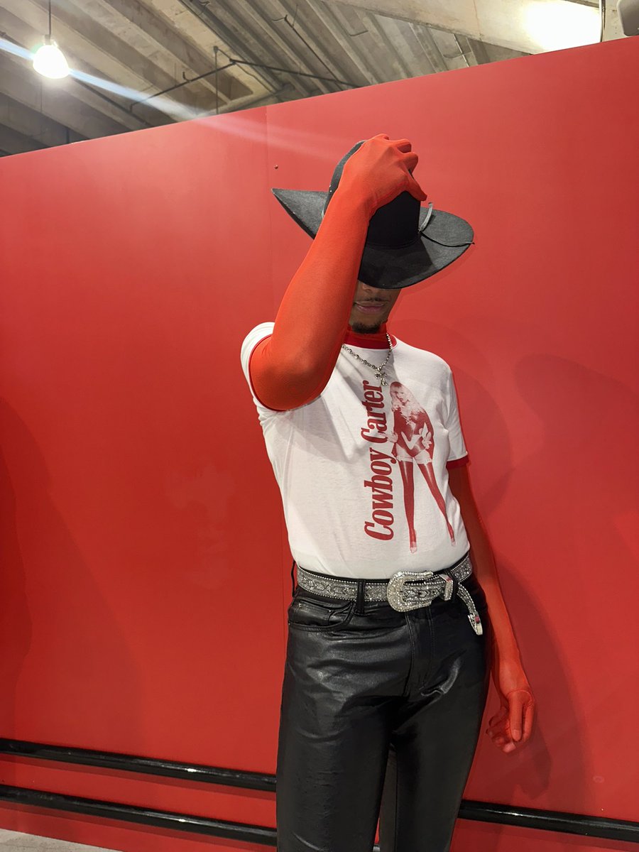 callmesainttho's tweet photo. look at dat horse!
#BeyoncéBowl #Beymas #BeyonceHalftimeShow https://t.co/gDiqdtxsGR