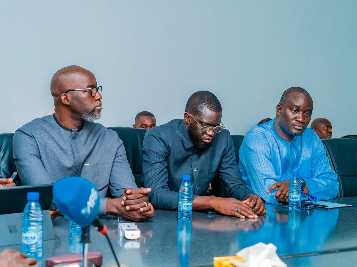 cdcsenegal's tweet photo. La CDC s'engage en partenariat avec le ministère de la Jeunesse, des Sports et de la Culture. M. Fadilou Keïta, DG de la CDC, a réaffirmé l'engagement de l'institution à soutenir ces projets ambitieux via ses filiales CACO et CDC Habitat.
https://t.co/7Tbn5fv07d
#EngagementCDC https://t.co/4xcCoYCBwx