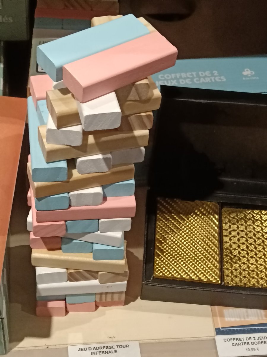 Le jenga trans
Tu perds, tu transitionne