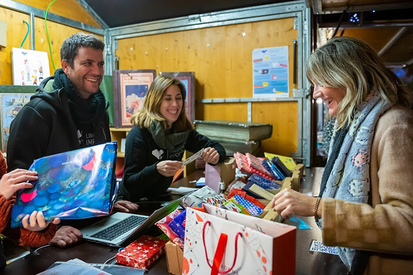 ZCultura's tweet image. 📚✨ ¡Vuelve el amigo invisible literario más especial! 
#LibrosQueImportan te espera en la Plaza del Pilar hasta el 30 de diciembre. 

Además, este año se suman a esta iniciativa las @ZGZBibliotecas 

Toda la info aquí: zaragoza.es/sede/portal/cu…

#ZgzCultura @zaragoza_es
