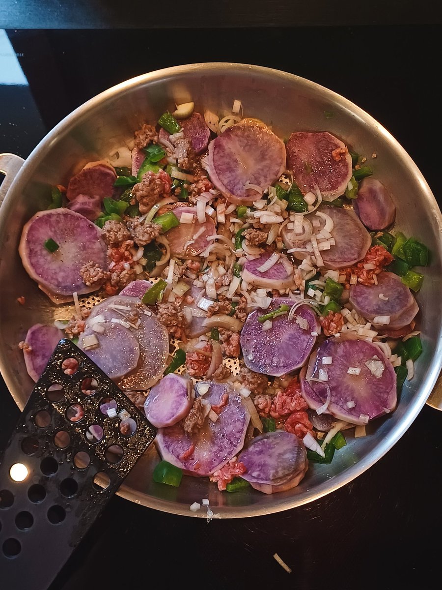 clemrrr's tweet image. vitelotte échalote steak poivron #miam