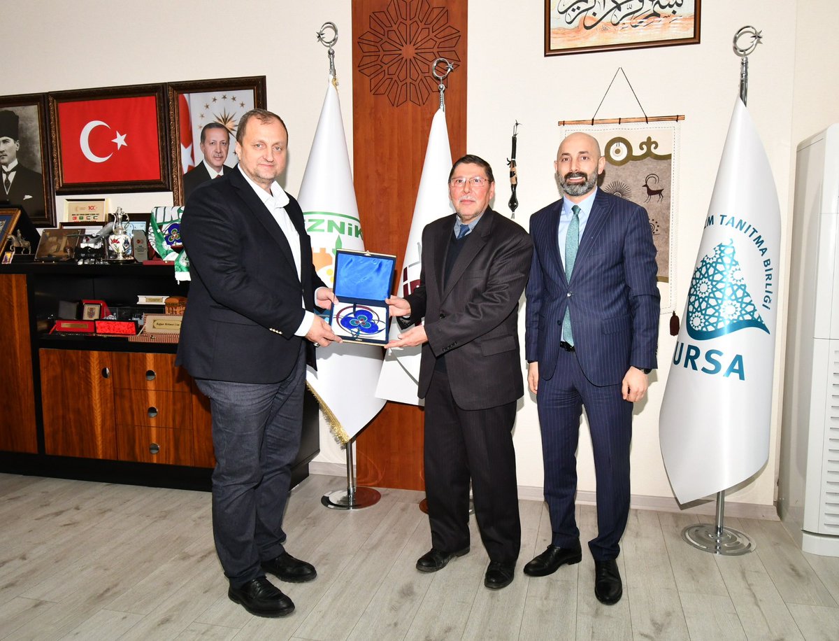 Emekliye ayrılan Milli Eğitim İznik Şube Müdürü Naci Keskinkılıç’a nazik ziyaretlerinden dolayı teşekkür ediyor bundan sonra ki hayatında başarılar diliyorum.