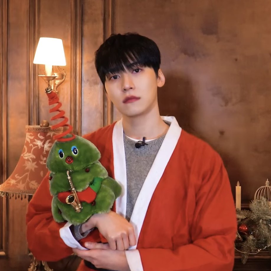 kh_phing's tweet photo. 투문을 위해 직접 산타가 되고 선물이 되어준 크리스마스 원어스🎄
원어스와 함께여서 행복한 크리스마스였당😊❤️💚
#원어스와_투문의_크리스마스 https://t.co/gSsjmEXuF3