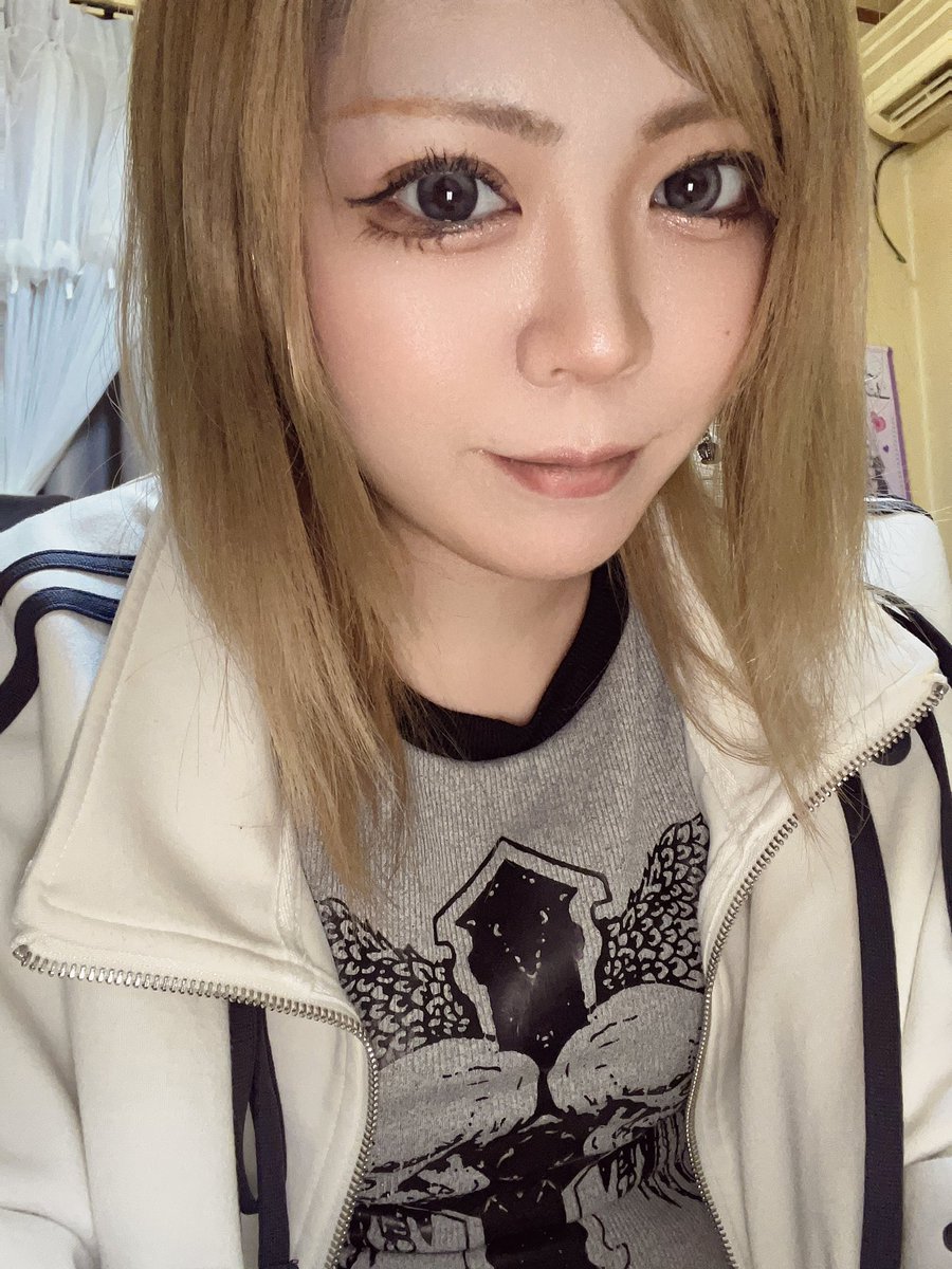 hideout_117_'s tweet photo. イメチェンしためう https://t.co/8OrgHQIHmS