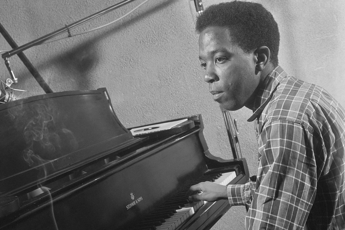 soyuerf's tweet photo. Cazca hosts the popular composer and pianist of hard bop era Sonny Clark this week #sonnyclark #cazca  Free Language of the Music, every Thursday 21:00, Friday 14:00 GMT+3 waiting for you...Firuz Soyuer @joyjazzradio #jazzrules https://t.co/AvgNhlfEnc https://t.co/JDoeRT5cAe