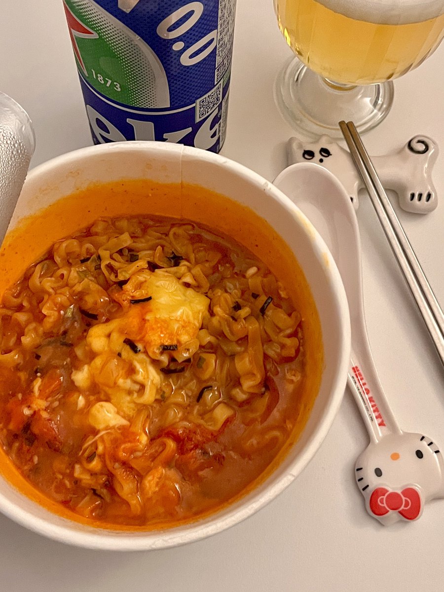 wwwmylifecom's tweet photo. 잘 들으세요..
불닭볶음탕면에..
체다치즈 한장 쫙깔고..
계란 한알 톡톡 올려요..
그리고 뜨뜻하게 데워요.. https://t.co/G89fUAA5Vk