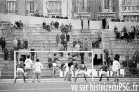 Archives #PSG (@maillotspsg) on Twitter photo 26/12/1970. Match au sommet à Jean-Bouin entre un #PSG leader et son dauphin, le <a href="/FCRouen/">FC Rouen, en route pour la Ligue des Champions !</a>, qui aboutira à un nul reflétant la physionomie de la partie : 1️⃣-1️⃣
⚽️ Djorkaeff
🔗 histoiredupsg.fr/psg-rouen-1-1-…
🎦 m.facebook.com/watch/?v=26636… 26/12/1970. Match au sommet à Jean-Bouin entre un #PSG leader et son dauphin, le <a href="/FCRouen/">FC Rouen, en route pour la Ligue des Champions !</a>, qui aboutira à un nul reflétant la physionomie de la partie : 1️⃣-1️⃣
⚽️ Djorkaeff
🔗 histoiredupsg.fr/psg-rouen-1-1-…
🎦 m.facebook.com/watch/?v=26636…