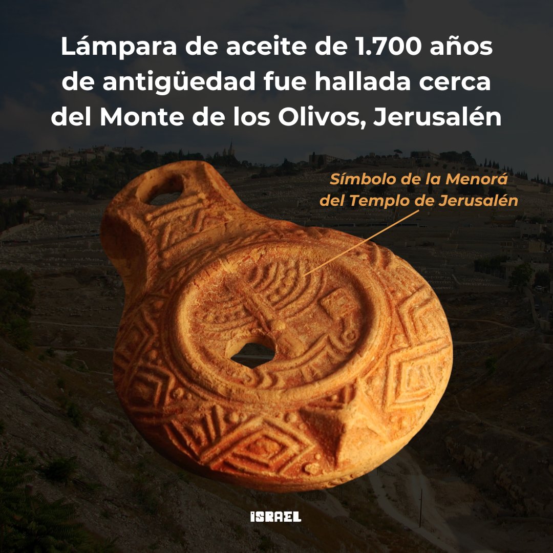 Con el símbolo de la Menorá:

Durante excavaciones cerca del Monte de los Olivos, Jerusalén, arqueólogos hallaron una antigua lámpara de aceite con símbolos judíos de la época del Templo. 

Aquí estuvimos,
y aquí seguiremos. 🇮🇱

¡Feliz Januca!

📸<a href="/AntiquitiesIL/">רשות העתיקות - Israel Antiquities Authority</a>