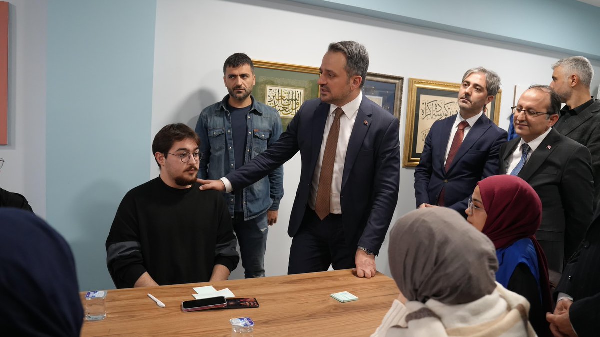 Sakarya Gençlik Politika Belgesi Vizyon Çalıştayımızın açılışını gerçekleştirdik.

Gençlerimizin masalarını ziyaret ederek fikirlerini ve projelerini dinlemek heyecan vericiydi.

🏫Sakarya Üniversitesi
⚡️Sakarya Üniversitesi Genç Ofis