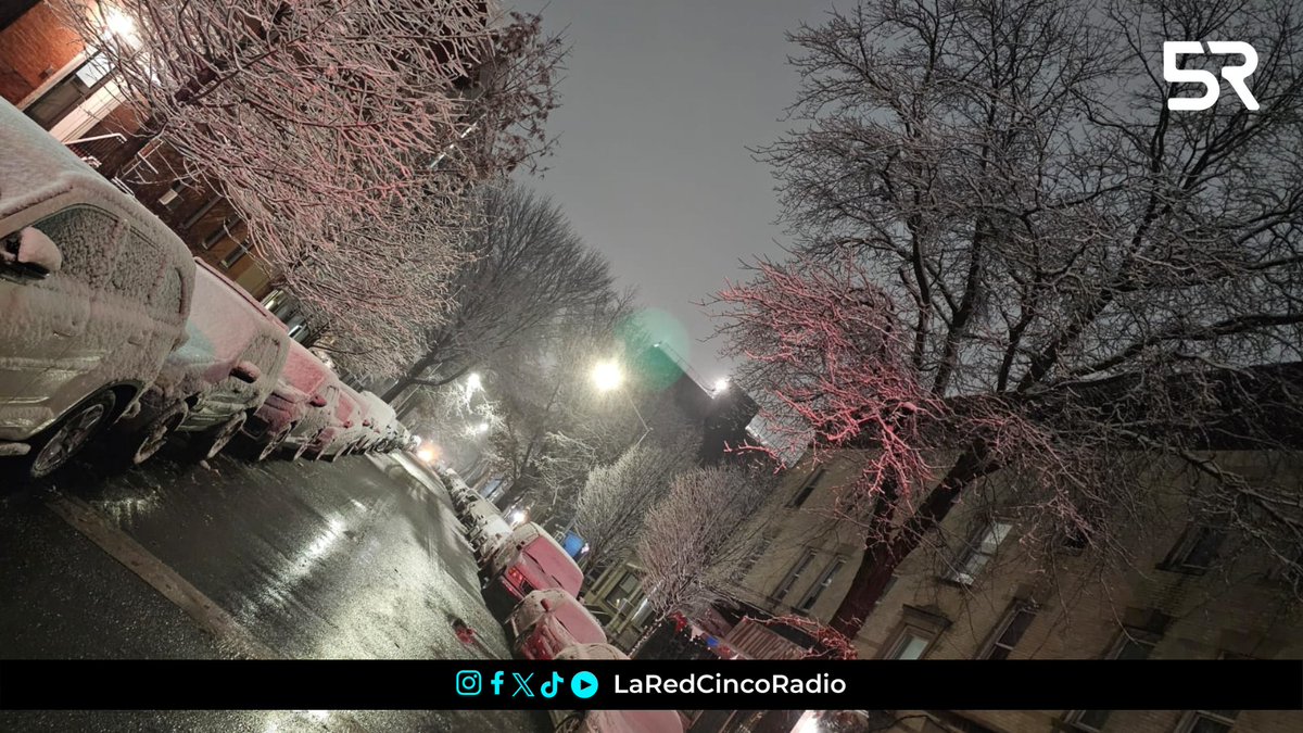 laredcincoradio's tweet image. ❄️ || Desde la Gran Manzana 🗽, Brooklyn amanece a -5°C. ¡Un clima bastante frío! Gracias por sintonizarnos hasta Estados Unidos. 🌍🎙️ #Brooklyn #ClimaFrío #NuevaYork