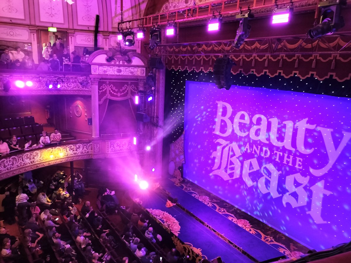 It's Panto Time
#OhNoItIsnt
#OhYesItIs
Wolverhampton Grand, Boxing Day Afternoon