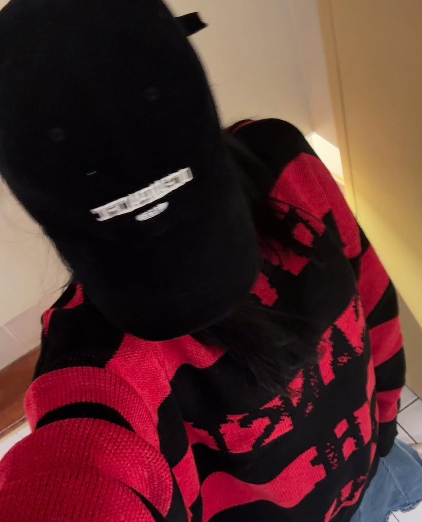 fromis9_item's tweet photo. 241226 인스타 니트 #지헌 

이스트쿤스트 ISTKUNST
BAW STRIPE KNIT_RED
₩ 79,000 ➡️ 59,000

https://t.co/0nJHjM0Br3

#프로미스나인 #fromis_9 #백지헌 #jiheon #손민수 https://t.co/jFG0lFmsI2