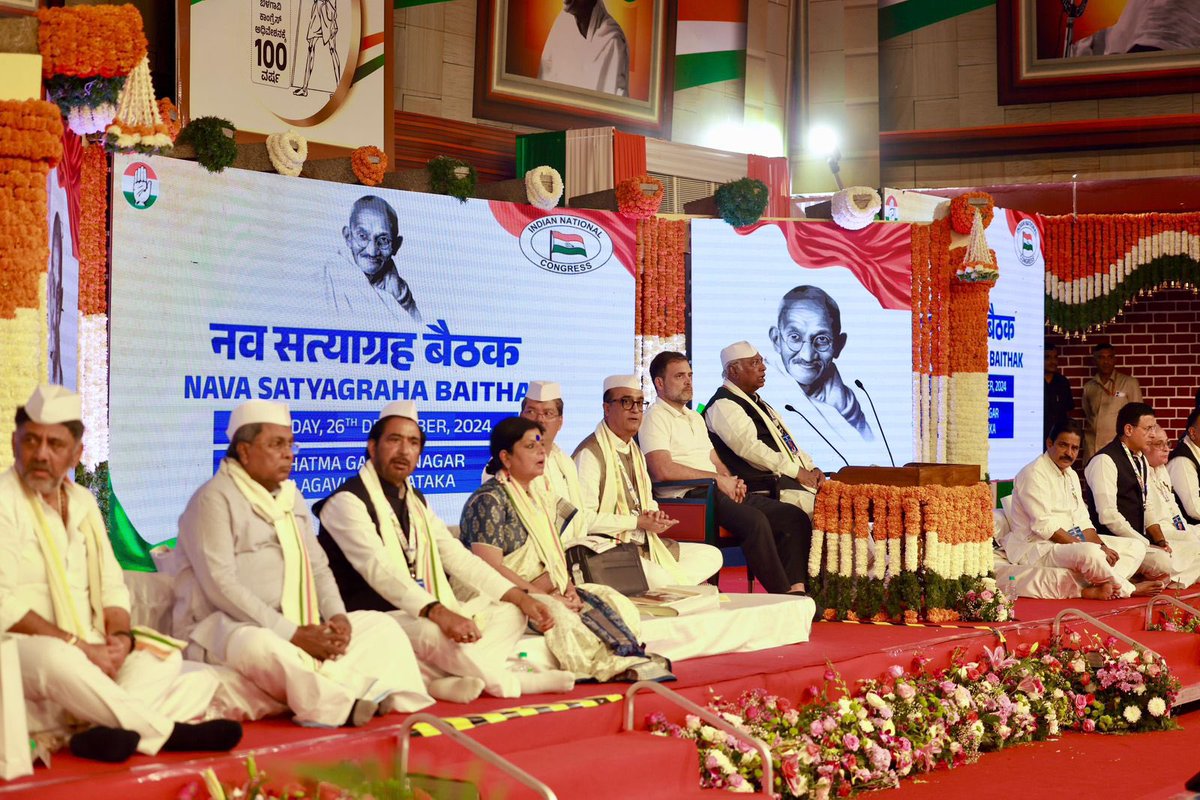 GovindDotasra's tweet photo. आज कर्नाटक के बेलगावी में कांग्रेस अध्यक्ष @kharge जी की अध्यक्षता में CWC की बैठक 'नव सत्याग्रह' में सम्मिलित हुआ एवं महात्मा गांधी जी के विचारों और मूल्यों को आत्मसात कर देश को नई दिशा देने का संकल्प लिया।

लोकसभा में नेता प्रतिपक्ष @RahulGandhi जी, कांग्रेस संगठन महासचिव @kcvenugopalmp जी एवं वरिष्ठ कांग्रेस नेता बैठक में शामिल हुए।