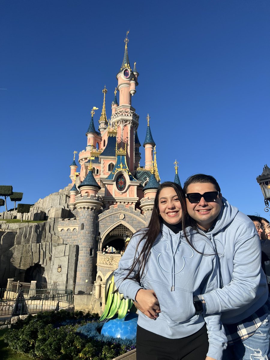 Gjoamd's tweet image. Disney Paris 🏰🗼❤️