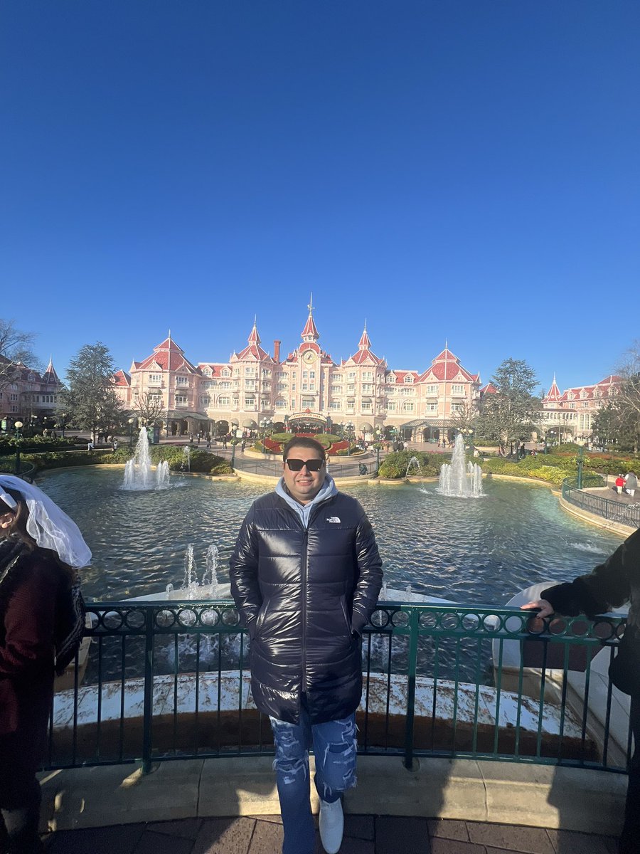 Gjoamd's tweet image. Disney Paris 🏰🗼❤️