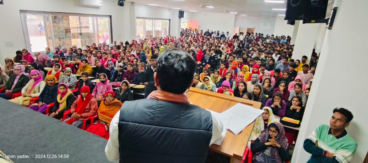 TheUpenYadav's tweet photo. बाबा जोरावर सिंह जी व बाबा फतेह सिंह जी के द्वारा धर्म की रक्षा के लिए अपना सर्वोच्च बलिदान की याद में मनाए जाने वाले "वीर बाल दिवस" (साहिबजादा दिवस) पर भाजपा प्रधान कार्यालय, खोजावाला मोड़ पर आयोजित कार्यक्रम में श्रद्धापूर्वक पुष्पांजलि अर्पित कर उन्हें नमन किया।
कार्यक्रम में मुख्य वक्ता, राजस्थान राज्य अल्पसंख्यक आयोग के पूर्व अध्यक्ष श्री जसबीर सिंह जी शामिल हुए। 
इस दौरान भाजपा कार्यकर्ता, बड़ी संख्या में युवा और कई गणमान्य लोग मौजूद रहें।