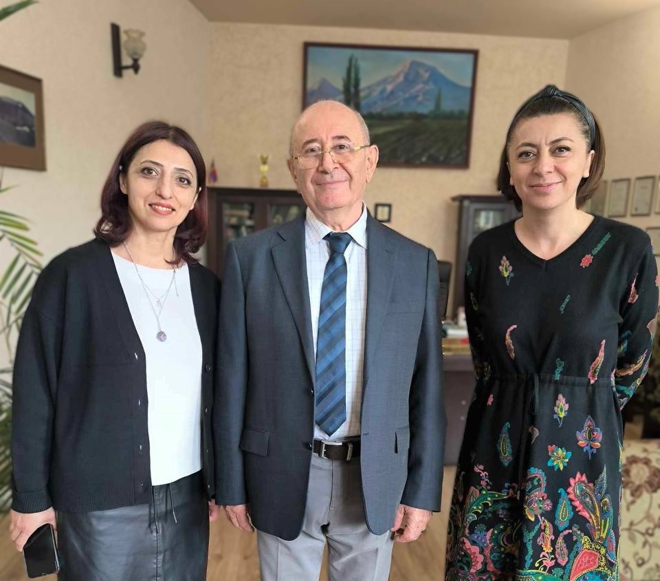 CENS_Ecocenter's tweet photo. 🗓️Today, #CENS hosted a delegation from the Institute of Agrophysics, a state-funded scientific institution in the Russian Federation, represented by Yuri Zakaryan, Academician of the Russian Academy of Natural Sciences, Doctor and Professor of Agricultural Sciences. 
#CENS https://t.co/DQEmeqbGcG