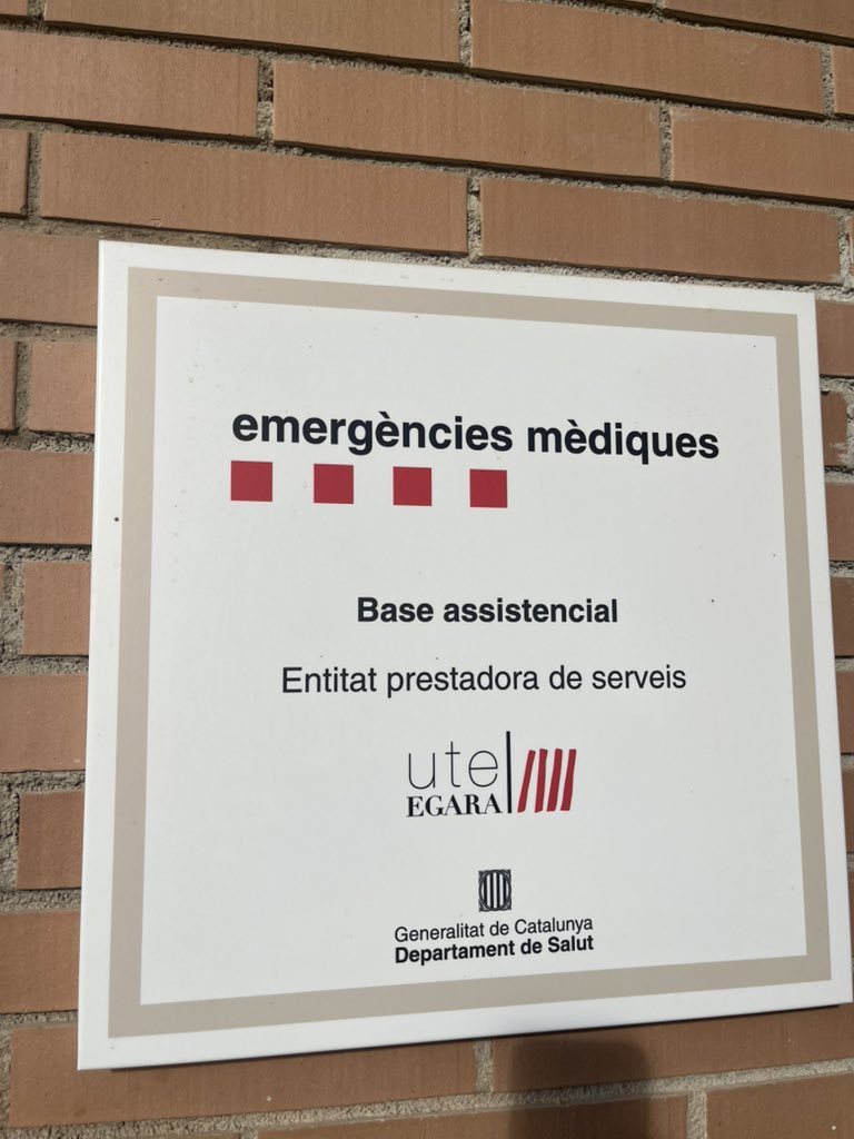 menchi74's tweet photo. @salutcat és vergonyós que només hi hagi un metge i una infermera, per atendre tant al centre com a domicili. Ha marxat l’equip a un domicili i els malalts al centre es van acumulant. Per no parlar dels que ens hem quedat a mitja visita. https://t.co/XqCGdAMCC0