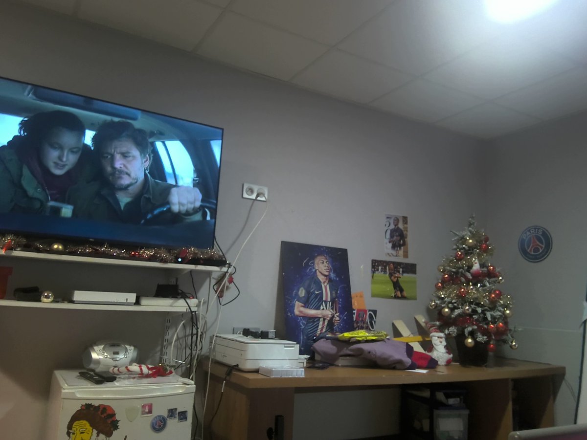 en ce 26 décembre avec <a href="/roy33400/">Romain Achar</a> , on se remate la première saison de #TheLastOfUS sur <a href="/HBO/">HBO</a> via canal ! 
en attendant la saison 2 hein <a href="/HBO/">HBO</a>