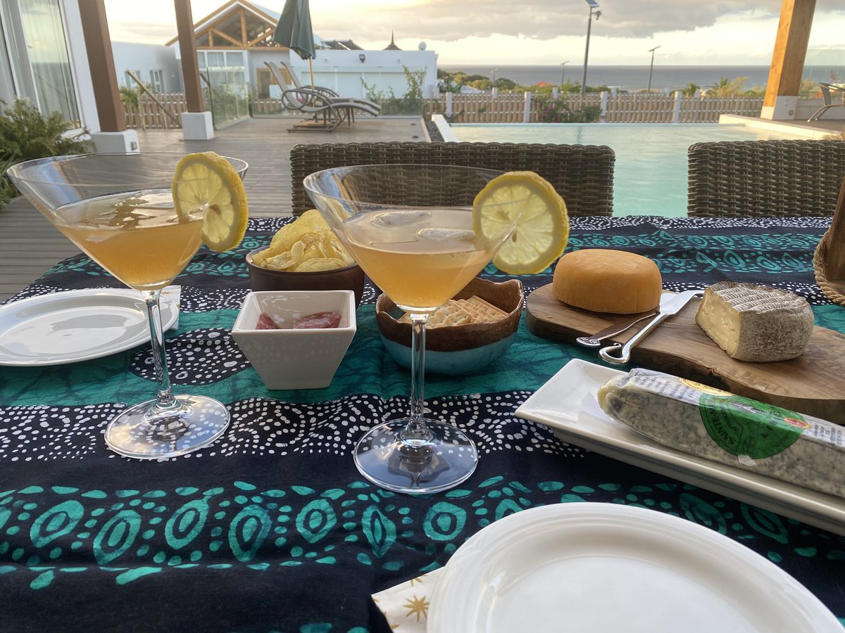 Cocktails and snacks on this lazy afternoon.