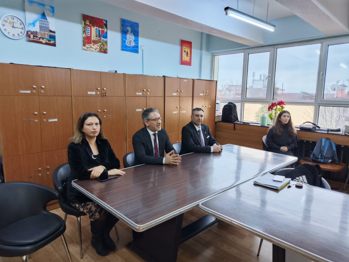 ✨İlçe Millî Eğitim Müdürümüz Muhammet Fatih Çepni, öğretmenlerimizle buluşuyor!

Müdürümüz, <a href="/cemberlitas_al/">Çemberlitaş Anadolu Lisesi</a> öğretmenleri ile öğretmenler odasında bir araya gelerek, yeni maarif modelinin uygulanması ile ilgili görüşleri dinledi. Eğitim öğretim faaliyetleri üzerine sohbet etti.