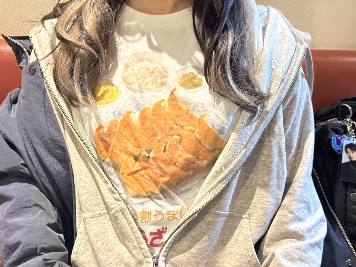 yoshaking's tweet image. じかん通りに
ぎょうざのTシャツ着て登場
うまい肉を喰いながら
ぜったい今度はカラオケに
いこうと誓って解散

#たねだなう