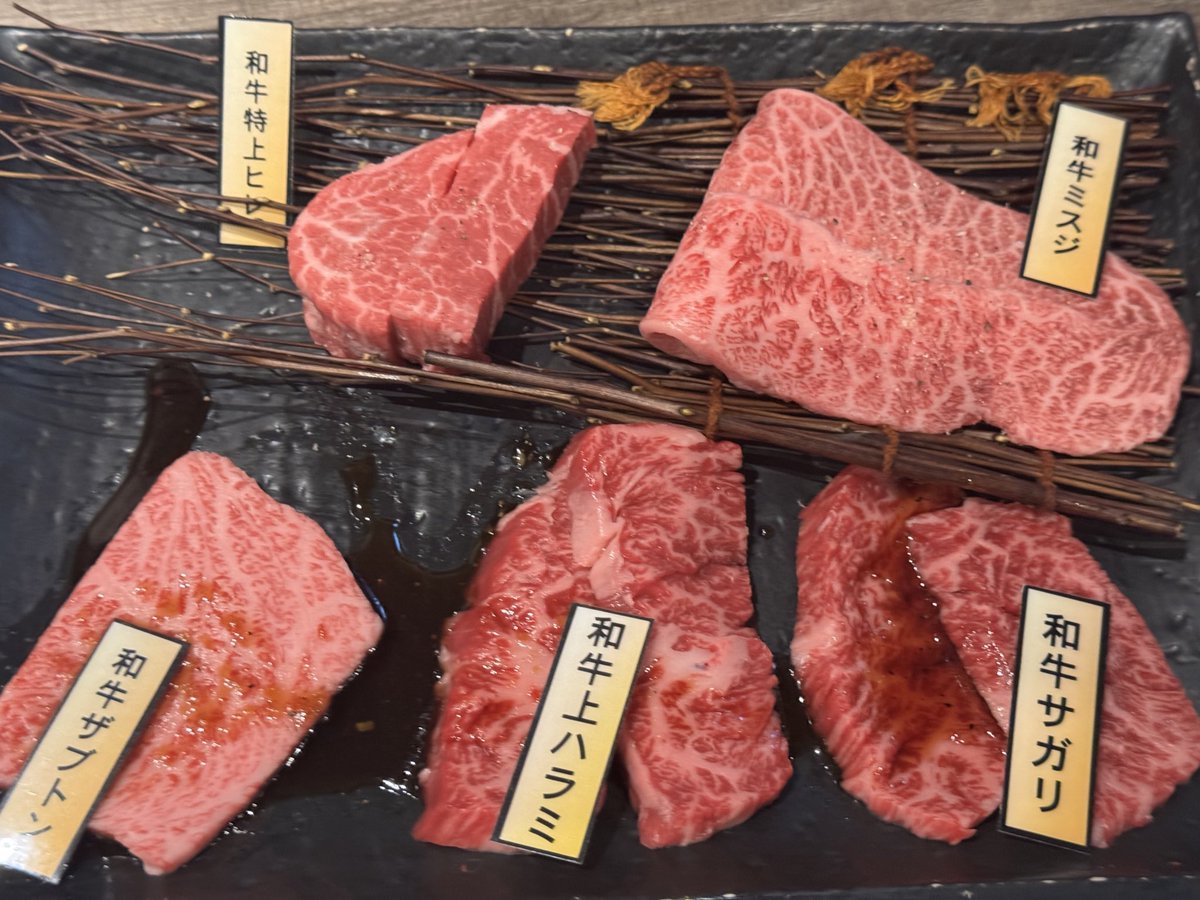 yoshaking's tweet image. じかん通りに
ぎょうざのTシャツ着て登場
うまい肉を喰いながら
ぜったい今度はカラオケに
いこうと誓って解散

#たねだなう