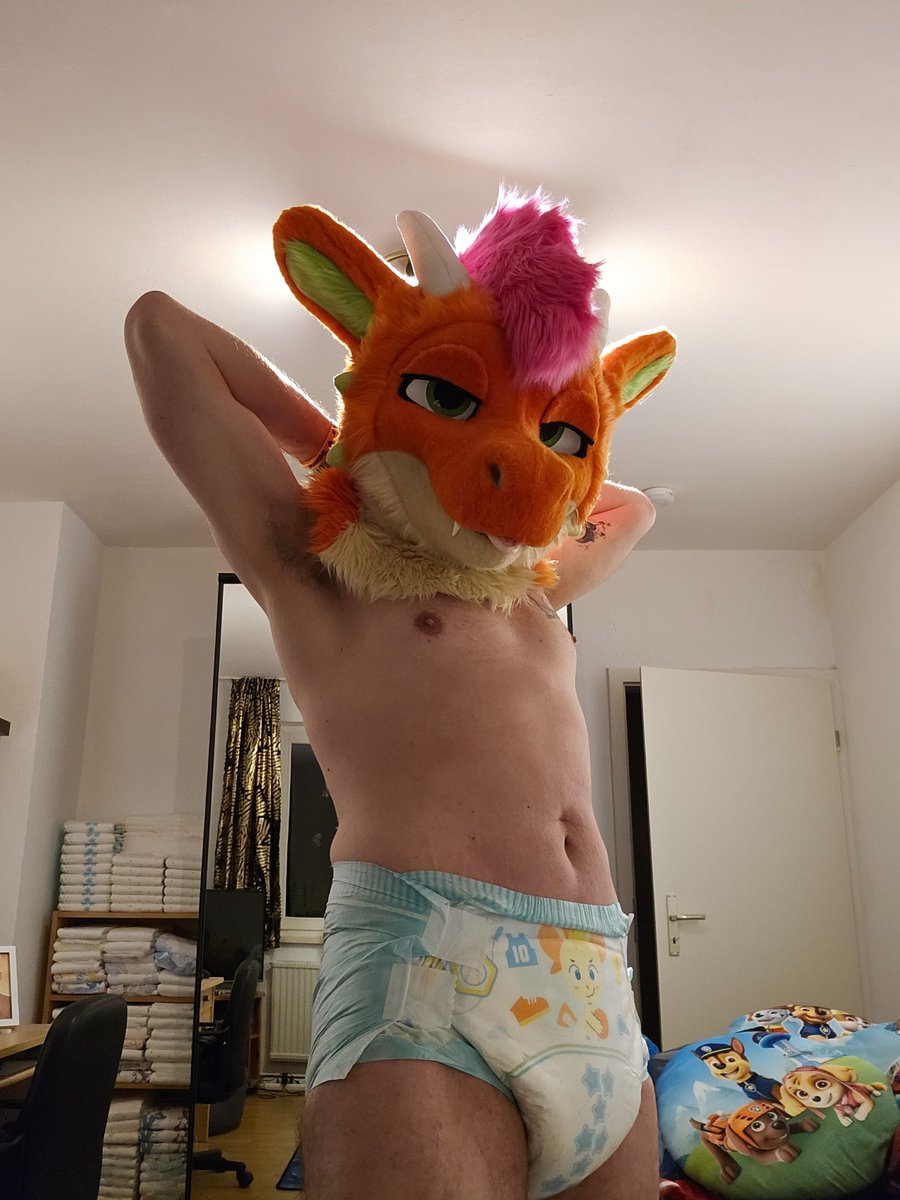 LittleCharmand2's tweet photo. Merry Christmas, I know that you wanna unwrap this special present https://t.co/r3h2E915UX