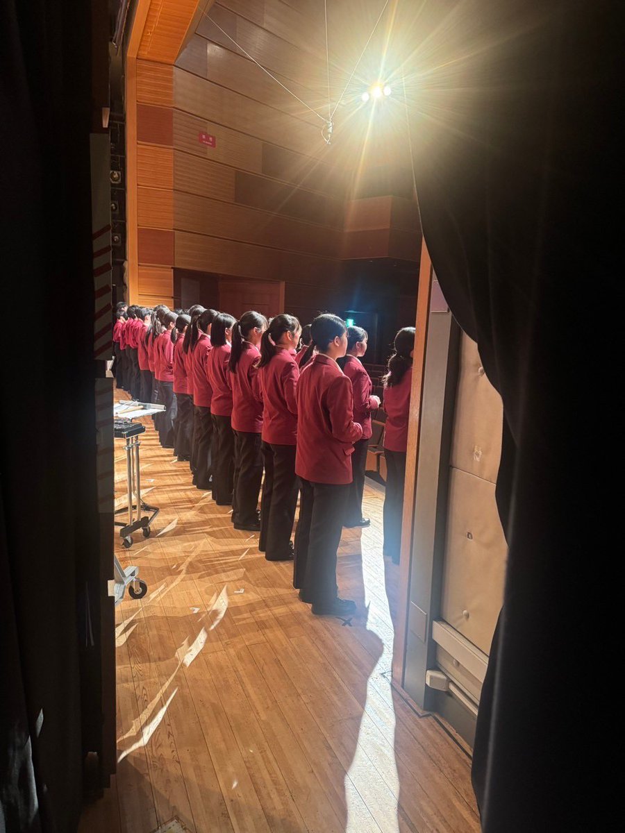 East_ewo's tweet photo. 昨日ありました第16回クリスマスコンサート無事終えることが出来ました！！

平日にも関わらずお越しくださった皆様本当にありがとうございました🙇‍♀️

素敵なクリスマスになりました🎄.*

太高さんとのコラボステージ、本当に楽しかったです🎶ありがとうございました！ https://t.co/l2t8OrmGE8