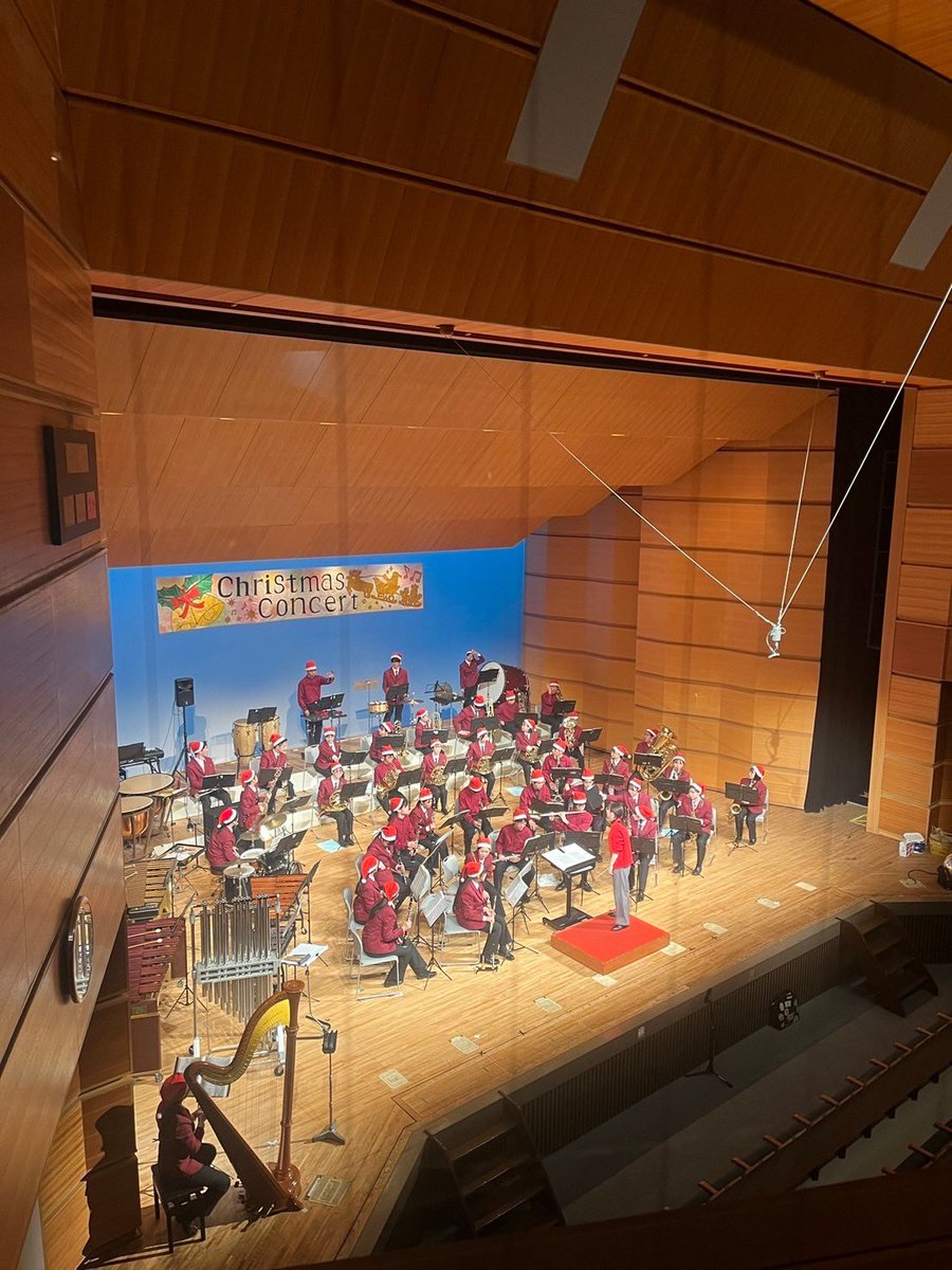 East_ewo's tweet photo. 昨日ありました第16回クリスマスコンサート無事終えることが出来ました！！

平日にも関わらずお越しくださった皆様本当にありがとうございました🙇‍♀️

素敵なクリスマスになりました🎄.*

太高さんとのコラボステージ、本当に楽しかったです🎶ありがとうございました！ https://t.co/l2t8OrmGE8