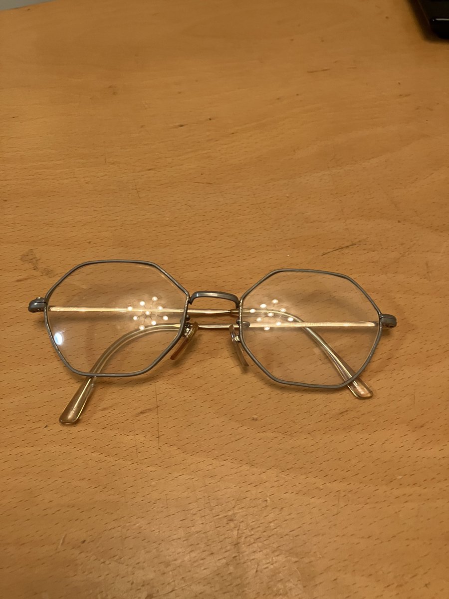 ライチ光クラブ」でゼラが掛けていた眼鏡が出てきた。 捨てたと思って