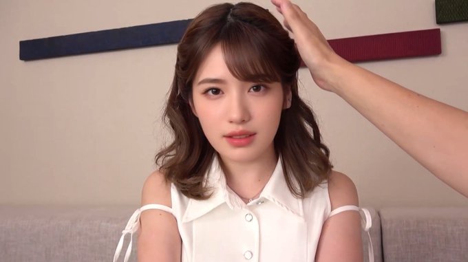 Em xinh em ngoan em ngồi im anh bảo cái này