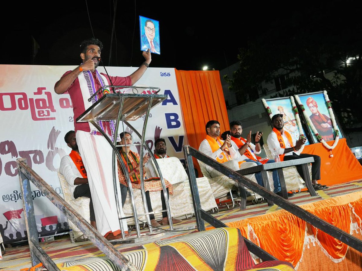 ABVPVoice's tweet photo. The 43rd ABVP Telangana State Conference was held in Siddipet, graced by the esteemed presence of Shri Jishnu Dev Varma, Hon’ble Governor of Telangana, Shri Sriram Bharat Kumar, RSS Dakshina Madhya Kshetra Pracharak, Shri @AshishSainram, ABVP National Organising Secretary, and @shravanbraj, ABVP National Secretary. 

The conference brought together delegates from across Telangana to engage in comprehensive discussions on critical educational and socio-economic challenges facing the state under the Congress-led government.
