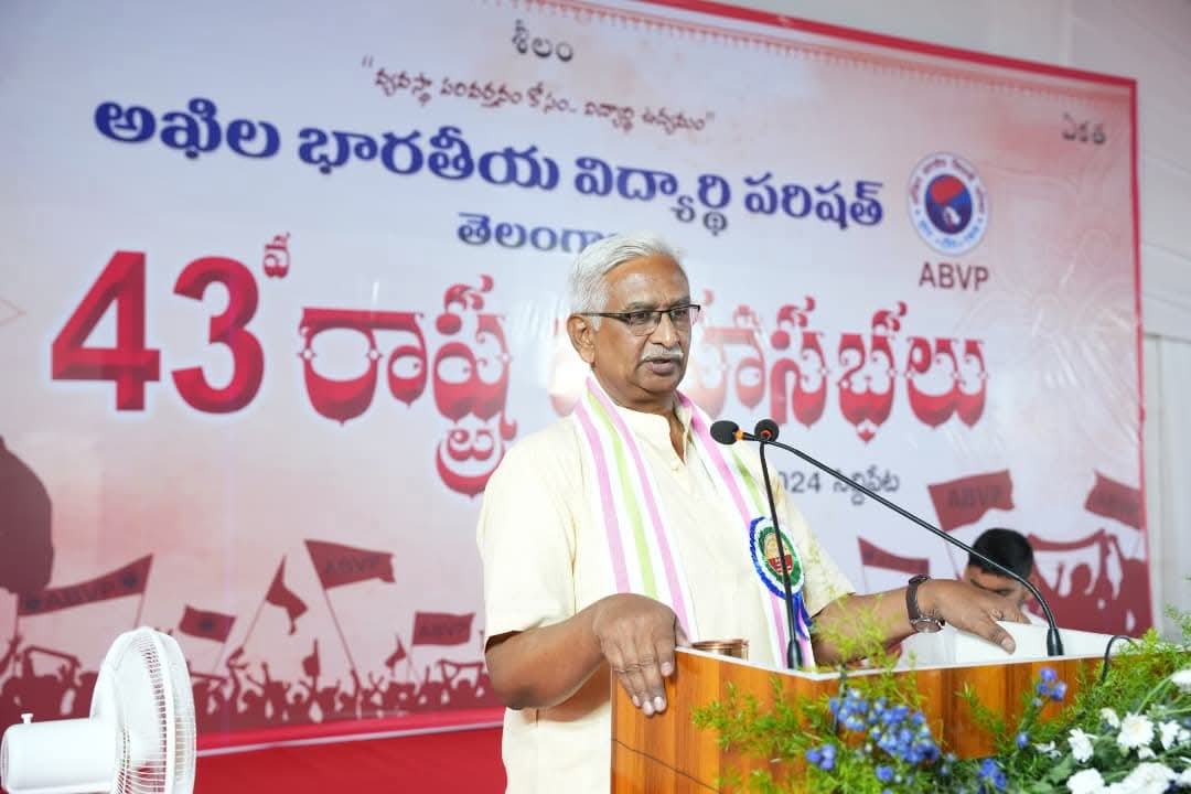 ABVPVoice's tweet photo. The 43rd ABVP Telangana State Conference was held in Siddipet, graced by the esteemed presence of Shri Jishnu Dev Varma, Hon’ble Governor of Telangana, Shri Sriram Bharat Kumar, RSS Dakshina Madhya Kshetra Pracharak, Shri @AshishSainram, ABVP National Organising Secretary, and @shravanbraj, ABVP National Secretary. 

The conference brought together delegates from across Telangana to engage in comprehensive discussions on critical educational and socio-economic challenges facing the state under the Congress-led government.