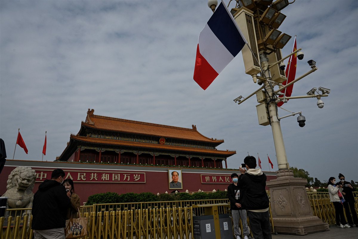 Bureau Buitenland (@bbvpro) on Twitter photo De podcast staat weer online!
🇨🇳 🇫🇷 Van Beijing naar Parijs: Eva Rammeloo over de vrijheid en onvrijheid van het correspondentschap - <a href="/eefjerammeloo/">Eva Rammeloo</a>
bit.ly/m/Bureau-Buite… De podcast staat weer online!
🇨🇳 🇫🇷 Van Beijing naar Parijs: Eva Rammeloo over de vrijheid en onvrijheid van het correspondentschap - <a href="/eefjerammeloo/">Eva Rammeloo</a>
bit.ly/m/Bureau-Buite…