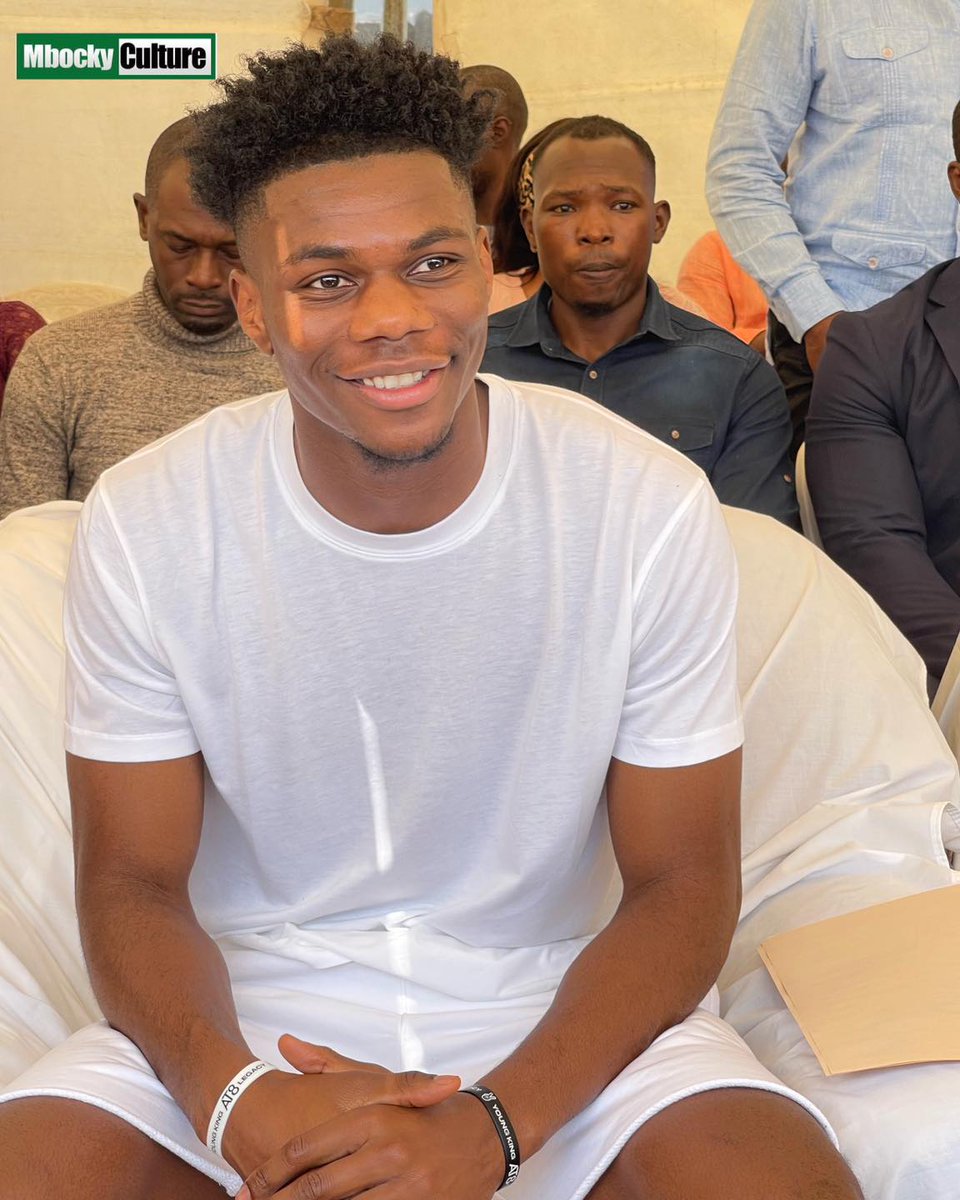 TheCameroonianZ's tweet photo. Aurélien Tchouaméni à #Manjo pour l’inauguration du complexe sportif à l’orphelinat Manjo Children’s Home.
#Cameroon 🇨🇲 MbockyCulture @Griffe2Foot https://t.co/9LgSjXRd5h