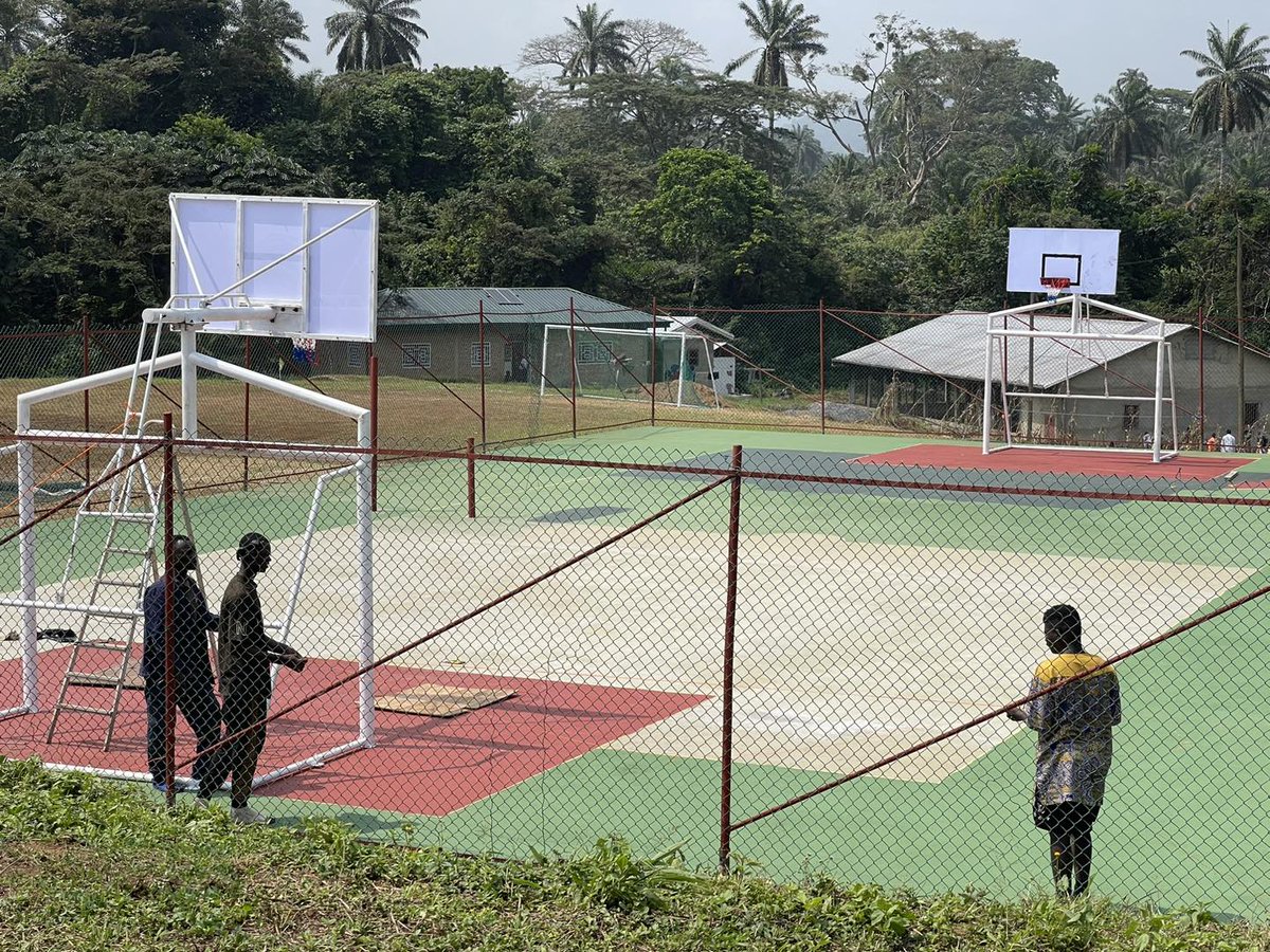 TheCameroonianZ's tweet photo. Aurélien Tchouaméni à #Manjo pour l’inauguration du complexe sportif à l’orphelinat Manjo Children’s Home.
#Cameroon 🇨🇲 MbockyCulture @Griffe2Foot https://t.co/9LgSjXRd5h