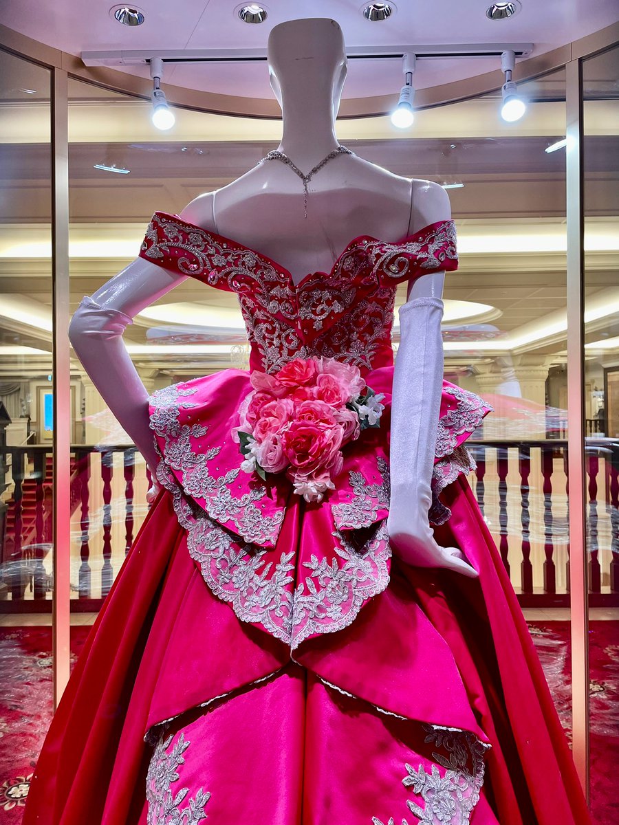 2024/12/26(木) 宝塚ホテルの展示 星風まどかさんが着用されていた