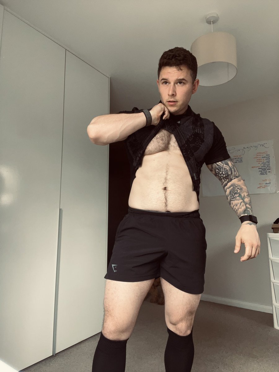 real_neilsmith's tweet photo. You know the rules, if Newcastle win and you repost this pic you’ll get a very hard thank you in your DM’s. 🖤🤍 https://t.co/aHTSa6UuBg