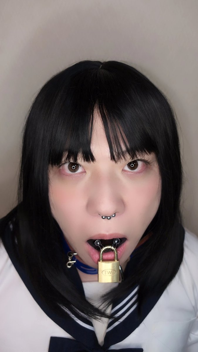 Slave_shou's tweet photo. 早々に正解が出ちゃったので早めに公開します。
明日は仕事納めでお偉いさんに会うので鼻フックはナシです☺
調子のって鼻フックの跡残したらヤバいので😓
今年の締めくくりは鼻チェーンロック猿ぐつわです！
皆さん残り少ないですが良いお年を☺ https://t.co/s6wWkFwIzH