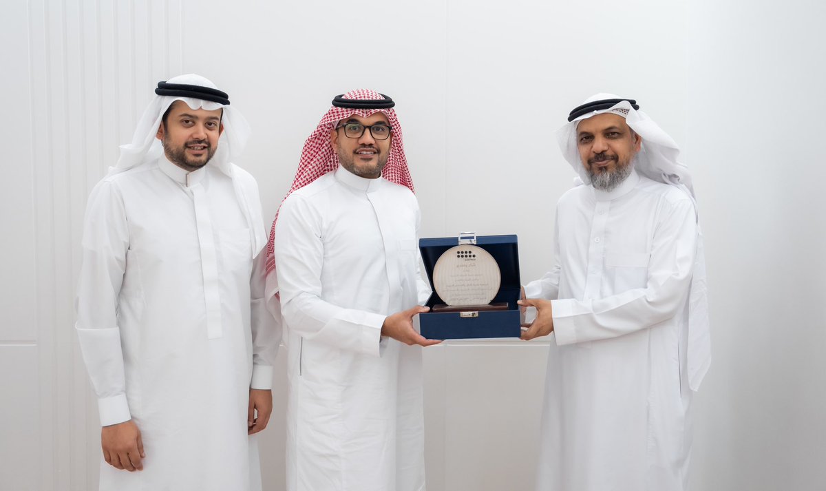 hajigift's tweet image. 💠 | #درع_التميز الماسي.. يختار هدية 

جمعية #هدية_الحاج_والمعتمر ، تحصد الدرع الماسي من صندوق #تنمية_الموارد_البشرية "هدف" ممثلًا بمنصة فرصة.

نظير مساهمتها في دعم المنشآت الصغيرة والمتوسطة، وحرص مجلس إدارة الجمعية على حوكمة العمليات والامتثال والإلتزام بالسياسات والإجراءات