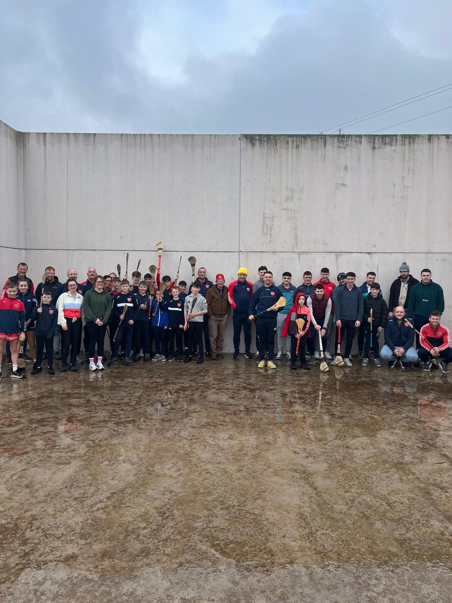 UibhLaoireGAA's tweet photo. Super turnout at this mornings Puc Fada in aid of Marymount. Well done to John Walsh and Ciara  O Riordan who won! We heard Ciara carried him! https://t.co/rOcZBWmYjy